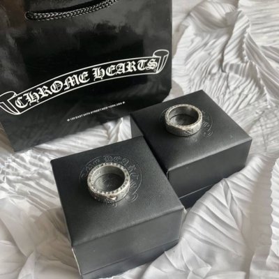 克罗心Chrome Hearts双剑十字花情侣款戒指 德国进口泰银做旧材质原单材质 品质一流 哥特设计风格 潮人必备 配专柜全套包装 尺码：美号6.7.8.9