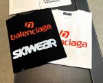 100 Balenciaga 2025年新款春夏纯棉210克重短袖T恤上新：巴黎世家的字母设计印花工艺定制，前幅字母Logo结合后背经典的图案搭配组合很有潮范！