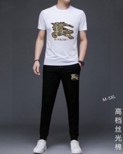 直 Burberry 巴宝莉 胖子福音 2025官网同款.世界知名奢侈品牌.夏季男士 双丝光 高品质货套装 采用进口原单面料 ，当季时尚潮流款，百搭爆款。简洁大