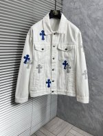 克罗‘’Ss25早春新款牛仔外套。采用客供高密度精材质面料，软糯亲肤，立挺有型，品牌字母Logo，满满的时尚感；适合多种穿搭风格；一款不挑年纪的外套。码数：M-