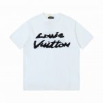 Louis Vuitton 路易威登 25Ss春夏新款圆领羊毛针织短袖，定制面料羊毛针织材质 质感高级 舒适柔软 圆领短袖毛衣 领口袖口螺纹包边与衣摆相呼应 胸