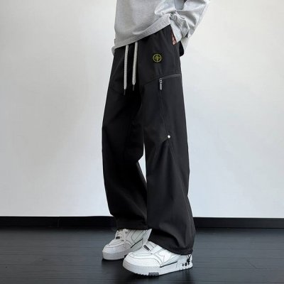 上新 Stone Island 石头岛海外专柜冲锋机能休闲裤 男女同款 防水冲锋裤，小红书主播推荐，上身质感满满，版型立体，完美修饰腿型，可随意日常搭配，不费劲