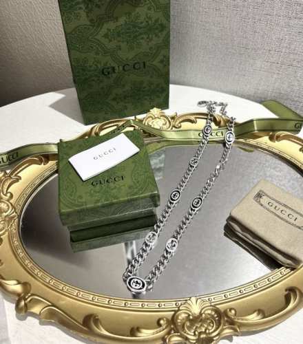 gucci珐琅项链 520好礼 经典款百搭款 肖战同款 珐琅拼接双G造型 经典图案 复古做旧 古银材质 长度:50Cm配全套礼盒包装