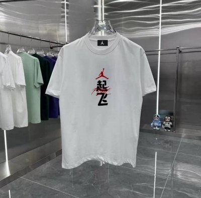 乔丹起飞系列 专柜款复古情侣 印花短袖T落肩袖 重磅280G精梳棉材质 透气舒适 版型宽松 进口外贸级专柜印花 随意搓洗不褪色不变形 情侣款 男女同款哦