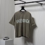 balenciaga 巴黎世家 25Ss 水洗美纹纸胶带炒色破洞短袖T恤 夏日多巴胺水洗美纹纸黄胶带破坏系列胸口印花采用康丽数码直喷工艺 字母褶皱感形态逼真 字