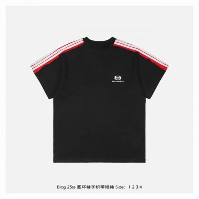 balenciaga 巴黎世家 25Ss 圆环袖子织带短袖 采用24S双纱复古平纹针织面料 G；搭配32S双纱1*1螺纹 G，24S面料属于中等偏粗的纱线，适合
