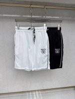 古奇 2025夏季新款男士休闲短裤，高级定制面料透气面料 透气弹力舒适度极高，细节无可挑剔，顶级辅料配备，原版Logo设计理念，手感细腻柔软！上身版型超赞！尺码