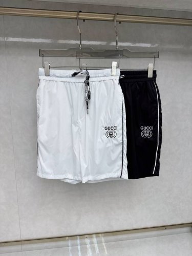 古奇 2025夏季新款男士休闲短裤，高级定制面料透气面料 透气弹力舒适度极高，细节无可挑剔，顶级辅料配备，原版Logo设计理念，手感细腻柔软！上身版型超赞！尺码