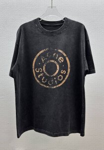 Acne Studios圆领T恤 数码直喷印花 280克全棉双股精纱洗旧面料 手感非常舒服 超级百搭好看的一款短袖 品质绝对保证 男女同款 颜色 雪花黑 西瓜红