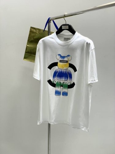 Chanel 香奈儿 2025夏季新品 专柜同步有售 原单狠货 时尚休闲圆领短袖T恤 采用进口原版纯棉面料 顶级印花工艺字母图案Logo 一贯的高规格出品 亲肤