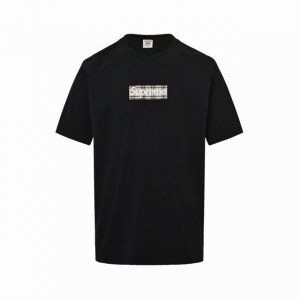本地自取：140 burberry & Supreme 联名Box Logo印花短袖 关于这款面料与Zp一致采用的16.7英支老式织布机织成，18支精梳棉面料，