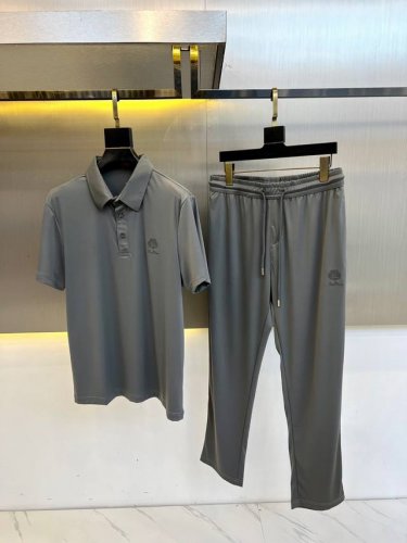 lp、25Ss春夏新品套装Polo短袖+卫裤进口四面弹力速干面料，内里包边走线均匀细致，密而不乱彰显大厂做派。面料，柔软细腻，挺阔舒适。细腻好穿易打理干爽透气不