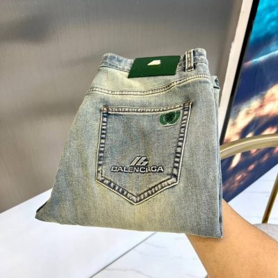 balenciaga巴黎世家、高端潮物推荐！2025春夏最新发售单品！强烈推荐巴黎家工装风牛仔裤！洗水工艺细节独一无二，原单进口定制棉纱面料，吸湿.保暖性能高侧