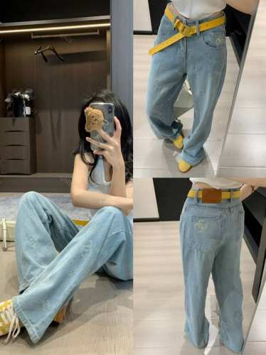 裤子 小香重工刺绣钩花工艺超级爆 Sml Xl 面料：牛仔 M码腰围72裤长106 每个码胸围平铺腰围相差，衣长肩宽相差1厘米，以此类推