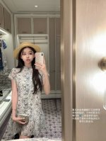 上新 Dr蝶影印花连衣裙 独家开的印花版 今年的蝴蝶系列寓意也很好 是让人一看就精致的有钱小姐姐的既视感 颜色：蓝色 码数：Sml见尾图