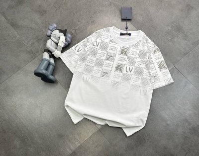 潮牌路易威登渐变工艺情侣款短袖T恤！ ：240G双纱潮牌专用棉，纹理清晰，质感满满，同缸定染1×1无色差精密纯棉螺纹，层搭叠穿，自留好货，强烈推荐~所有的辅料全