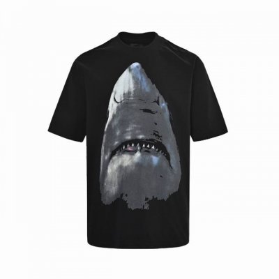 Givenchy 纪梵希 23Ss 经典鲨鱼印花短袖 大面积印花采用大康丽数码印花机直喷 成本极高 经过多次的调试打版图案色差还原度与原版接近百分之99 区别市