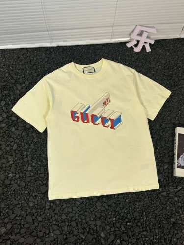 上新 古驰 Gucci 25Ss夏款新款3D字母印花1921短袖T恤情侣款 热度款Tee！潮男潮女必备单品！可随意穿搭！对色对位直喷工艺！图案呈现出来立体感效果
