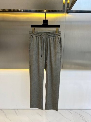 Lowe罗意威、25S春夏新款休闲直筒运动卫裤，一件百搭卫裤，简约又有腔调 整条休闲裤的设计风格简洁时尚，中克重棉质加厚运动裤，面料也很重磅锦纶黏胶51%聚酯纤