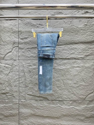 蒙口 新品 高端独家发售 25Ss四季款超燃炸街系列之最牛仔裤 独家隆重推出 原版定制高端品质面料 定制五金版型修身剪裁 面料带弹力 微弹上身舒适度超高 必爆单