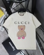 古驰 Gucci 粉色小猪单色圆领短袖 款号：324 原版面料官方同款短袖T恤 定制280 克同缸染面料手感非常舒服 春夏最新砖柜同步时尚又个性超级百搭好看的一
