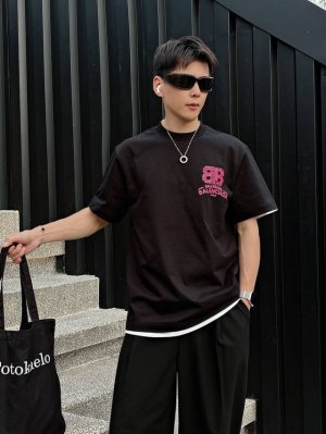 巴黎世家 2025春夏新款男女同款短袖T恤 定制专属纯棉面料 定制原版工艺螺纹 胸前重工字母Logo工艺设计 简约大方 从容百搭 档次极高 完美融入时尚还有风情