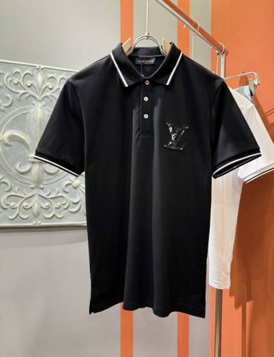 lv路易威登 2025官方春夏新款 男士翻领短袖Polo衫，胸口精致Logo，高端主线系列，进口丝光珠地棉面料，面料属性皆为上乘，缔造出独一无二的面料类型。质感