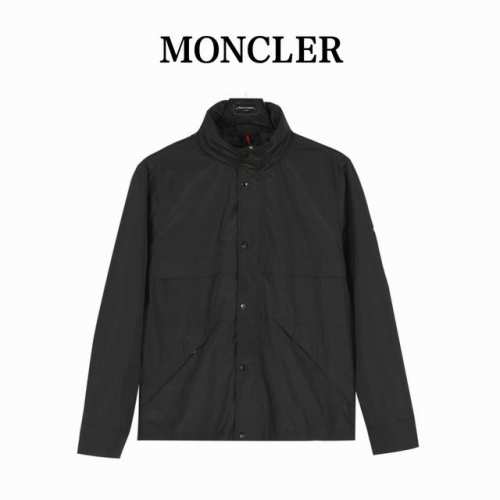 Moncler 蒙口工装风轻薄连帽外套 帽子可隐藏贸易渠道稀出，海外精品限量销售。户外风衣产品的典范，全身暗纹的商标彰显品牌辨识度。这款夹克兼备温暖且轻盈的特质