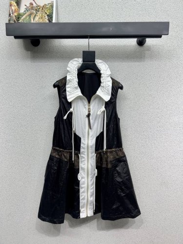 L家撞色无袖连衣裙 时髦精必备单品 质感十足撑起场合的精品好货 自带高级感 开模定制 细节做工到位 高品质 尺码Sml
