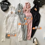 lululemon新款女士瑜伽原纱防晒衣户 Upf +，防紫外线通过率超过99.9%，搭配黑胶帽檐，无惧夏日！进口原沙面料，上身冰爽，有效降温，掌柜试穿，裸穿倍