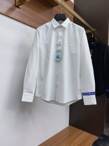 巴宝莉 25 Ss 全年常穿衬衣 精致官网细节专柜热卖款衬衫 立挺亲肤有光泽 彰显高雅格调 于细节处体现优雅不凡 衬托出独一无二的衣品 于不经意间流露出简约而不