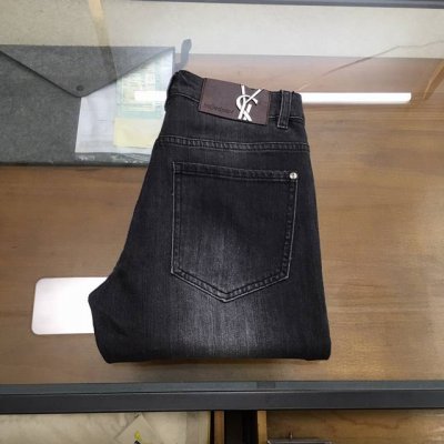 新品牛仔 Ysl... 2025Ss最新款男士牛仔长裤，精纺定做高端品质，100%弹力丹宁牛仔棉质牛仔长裤，定织100%纯棉品质面料，裤身肌理感带来弹力毫无束缚