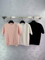 Fen*提花针织短袖，圆领设计清爽透气，时尚与舒适并存，夏日必备新单品！3色3码Sml。T226B