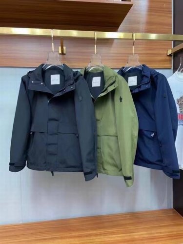 蒙口 原单精品私货流出，春夏官网最新款连帽风衣夹克外套采用客供防水防风聚酯纤维面料，原厂五金辅料，原标水洗麦头，值得拥有潮流时尚高端人士必留款 私密渠道流出 生