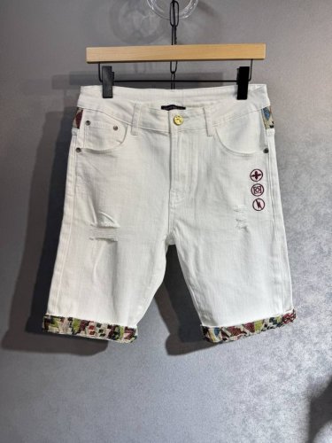 lv 路易威登 春夏最新品五分牛仔裤出入专卖店无压力 专柜热销款 品味与价值共享 身穿着非常舒适 低调不失奢华 穿出去非常有档次,裤型款式和裁剪亦无需多言 上身