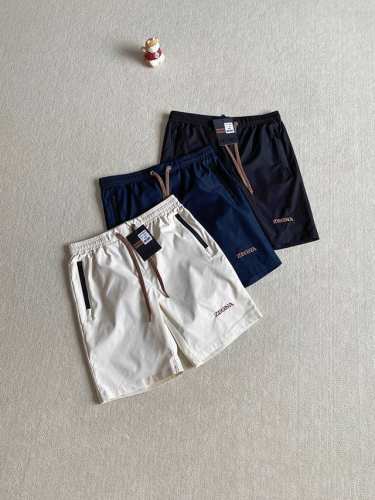 zegna 杰尼亚 男装春夏新品男士商务休闲运动短裤。 直筒利落的设计，简洁直接，却十分有个性，五分裤长，舒适不费力；刚刚及膝的长度，带来运动时的无拘无束；松紧
