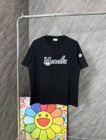 款号 G128 蒙口字母贴补刺绣小标圆领短袖 moncler官网Zp同步新款T恤 面料采用32支双纱280克高克重纯棉面料 同缸定织定染原版同色螺纹 进口机器万