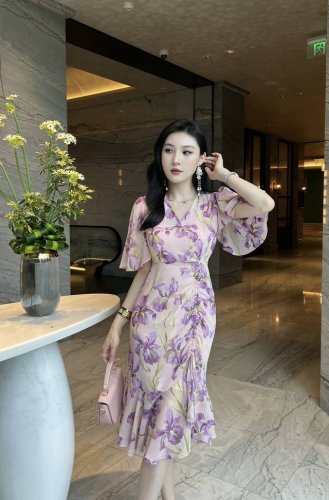 连衣裙 实拍经典简约名媛气质连衣裙 时尚舒适不挑人，上身美美美~大爆款， Sml X L 面料：雪纺 S码胸围84肩宽37腰围70裙长106 每个码胸围平铺腰围