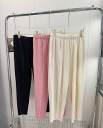 价格p： 品名： 高品质 三宅系列高级龙鳞 鱼鳞肌理纹褶皱裤 尺码：F 颜色：杏色 黑色 粉色 这款锥形小脚裤高版本面料高温180度压折，小象腿也能藏得住！腔调