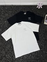 Arcteryx始祖鸟后背环形品牌印花Logo宽松休闲纯色时尚百搭圆领纯棉短袖T恤 想要轻松成为街头焦点，展现独特时尚品味？Arcteryx始祖鸟这款后背环形品