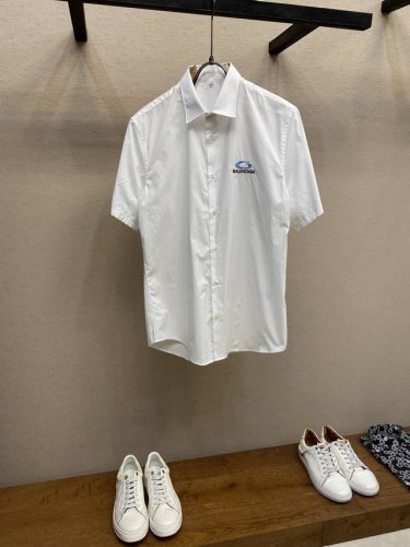 balenciaga、巴黎经典商务休闲衬衫！ 这款衬衫采用客供定织定染高克重针织全棉面料制成，面料织纹清晰，肉眼可言的高级质感！，！胸前和后幅贴布刺绣图案装饰，