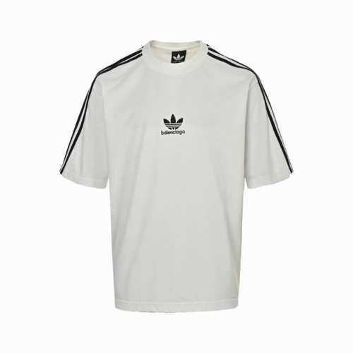 Balenciaga & Adidas 三叶草联名短袖 面料采用300克重磅洗水纯棉 特定重磅21S精棉平纹针织面料 搭配32S+70D拉架螺纹 95%精棉*