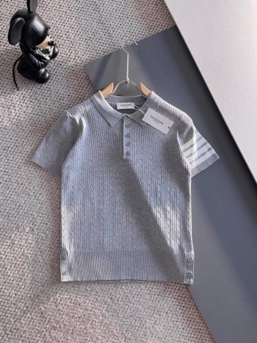 tb汤姆布朗 2025 新品短袖Polo，帅气时尚，顶级定位顶织字母Logo，简约百搭款。面料针织 不仅挺括，保持潮流的廓形，又穿着舒适，纱织更细腻，码数M-3