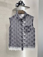 gucc*2025新品上架 蕾丝拼接提花无袖上衣 定制Yb进口人丝材质 提花工艺处理 呈现菱格分布的双G字母图案 无袖衬衫裁剪 微透效果轻盈感十足 宽松廓形包容