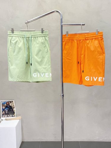 givenchy纪梵希独家专供新款休闲短裤高端版本！专柜定制面料 透气舒适度高，细节无可挑剔，品牌元素设计理念，体现高品质。手感细腻柔软！呈现休闲裁剪，上身版型