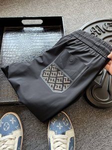 专柜顶奢货！ 人气爆款！Fendi 芬迪专柜新品小怪兽天丝冰氧棉直口松紧长裤！恒隆在售万元级，款号：2523 芬迪家今年最新高端旗舰系列御用天丝冰氧棉面料！拿到