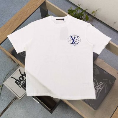 高版本 2025新款Louis Vuitton路易威登Lv后背字母地球图案Logo印花休闲情侣圆领短袖T恤，采用32支双纱精梳纯棉爽滑手感，纯棉不起球不起毛，面