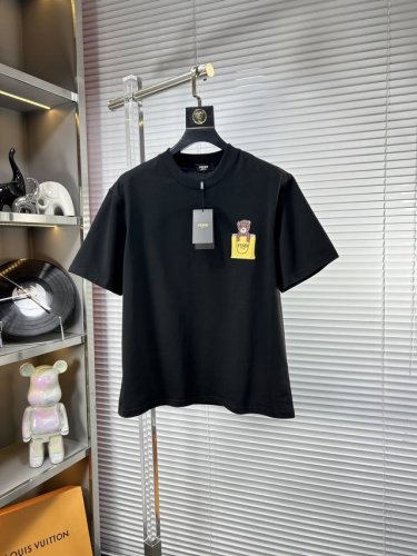 Fend*芬迪 Ss25早春新款短袖T恤，冰潮棉系列越洗越柔软 官W1-1克重260 高版本 顶级图案Logo，帅气时尚，简约百搭款。不仅挺括，保持潮流的廓形，