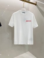 普拉达 2025早春新款男女同款短袖T恤，！定制专属纯棉面料，定制原版工艺螺纹，胸前重工字母Logo工艺设计！简约大方，从容百搭，档次极高，完美融入时尚还有风情