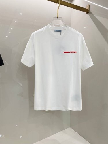 普拉达 2025早春新款男女同款短袖T恤，！定制专属纯棉面料，定制原版工艺螺纹，胸前重工字母Logo工艺设计！简约大方，从容百搭，档次极高，完美融入时尚还有风情